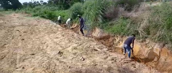 कानपुर27अगस्त23*प्रधानमंत्री स्वरोजगार योजना को ग्राम प्रधान पति लगा रहे पलीता*