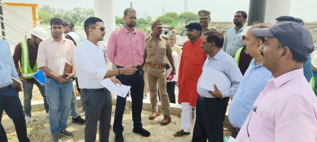 कानपुर नगर30अगस्त23*डीएम ने जल जीवन मिशन ''हर घर जल'' कार्यक्रम के अंतर्गत विकास खंड बिधनू के मगरासा ग्राम में चल रहे कार्यों का स्थलीय निरीक्षण किया । कानपुर नगर30अगस्त23*डीएम ने जल जीवन मिशन ''हर घर जल'' कार्यक्रम के अंतर्गत विकास खंड बिधनू के मगरासा ग्राम में चल रहे कार्यों का स्थलीय निरीक्षण किया ।