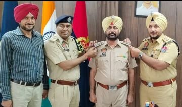 पंजाब 02 अगस्त 2023*  मुंशीराम बने इंस्पैक्टर, एसएसपी ने स्टार लगाकर दी बधाई
