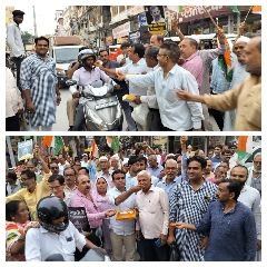 कानपुर04अगस्त23* राहुल गांधी की सजा पर रोक लगने पर कांग्रेसियों ने मिष्ठान वितरण एवं आतिशबाजी कर जश्न मनाया। कानपुर04अगस्त23* राहुल गांधी की सजा पर रोक लगने पर कांग्रेसियों ने मिष्ठान वितरण एवं आतिशबाजी कर जश्न मनाया।