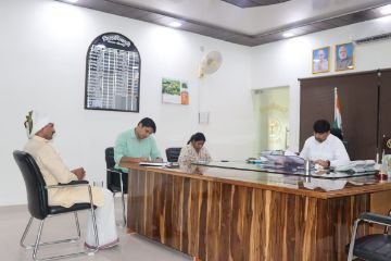 चित्रकूट08अगस्त23*डीएम ने जनता दर्शन में आए हुए फरियादियों की समस्याओं को सुनकर निस्तारण के लिए दिए दिशा निर्देश। चित्रकूट08अगस्त23*डीएम ने जनता दर्शन में आए हुए फरियादियों की समस्याओं को सुनकर निस्तारण के लिए दिए दिशा निर्देश।