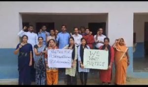 मथुरा08अगस्त23*आजमगढ़ में स्कूल के प्रधानाचार्य एवं एक अध्यापक की गिरफ्तारी के विरोध में रैली निकाली गई।