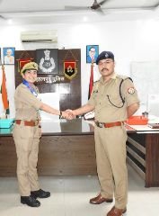 सहारनपुर07अगस्त2023**एसएसपी डाॅ विपिन ताडा ने महिला आरक्षी सरिता शर्मा को दी बधाई* सहारनपुर07अगस्त2023**एसएसपी डाॅ विपिन ताडा ने महिला आरक्षी सरिता शर्मा को दी बधाई*
