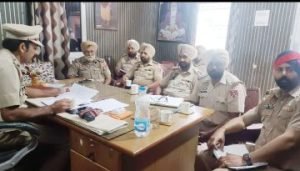 पंजाब 12 अगस्त 2023* नगर थाना 2 के प्रभारी चंद्रशेखर ने कर्मचारियों के साथ मीटिंग की
