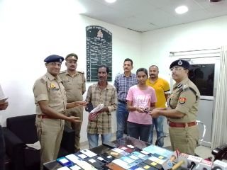 लखनऊ14अगस्त23*सर्विलांस टीम ने लोगों के खोए हुए मोबाइल बरामद कर लोगों के सुपुर्द किए ।