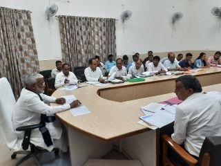 कानपुर19अगस्त23*मा0 मंत्री जल शक्ति श्री स्वतन्त्र देव सिंह ने अधिकारियों के साथ समीक्षा बैठक की।