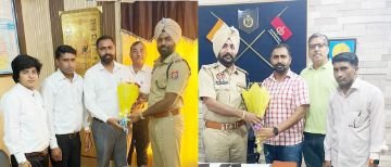 पंजाब 21 अगस्त 2023* बार एसोसिएशन के प्रधान ने नवनियुक्त डीएसपी को गुलदस्ता भेंट कर किया स्वागत पंजाब 21 अगस्त 2023* बार एसोसिएशन के प्रधान ने नवनियुक्त डीएसपी को गुलदस्ता भेंट कर किया स्वागत