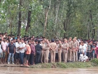 सहारनपुर23अगस्त23*ट्रैक्टर ट्राली के नदी में गिर जाने से कई लोगों की मौत हो गई-