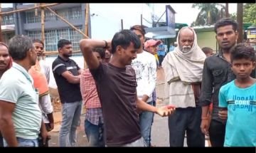 भागलपुर26अगस्त23*रोगी ले जाने में दो एंबुलेंस चालकों के बीच हुई बहस में बांका के एंबुलेंस चालक का सर फटा,