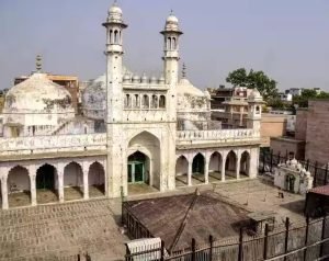 वाराणसी 05अगस्त *एएसआई की टीम ज्ञानवापी मस्जिद के तहखाने में पहुंची, हिंदू पक्ष का दावा- 4 फीट की मूर्ति, कलश और त्रिशूल मिला