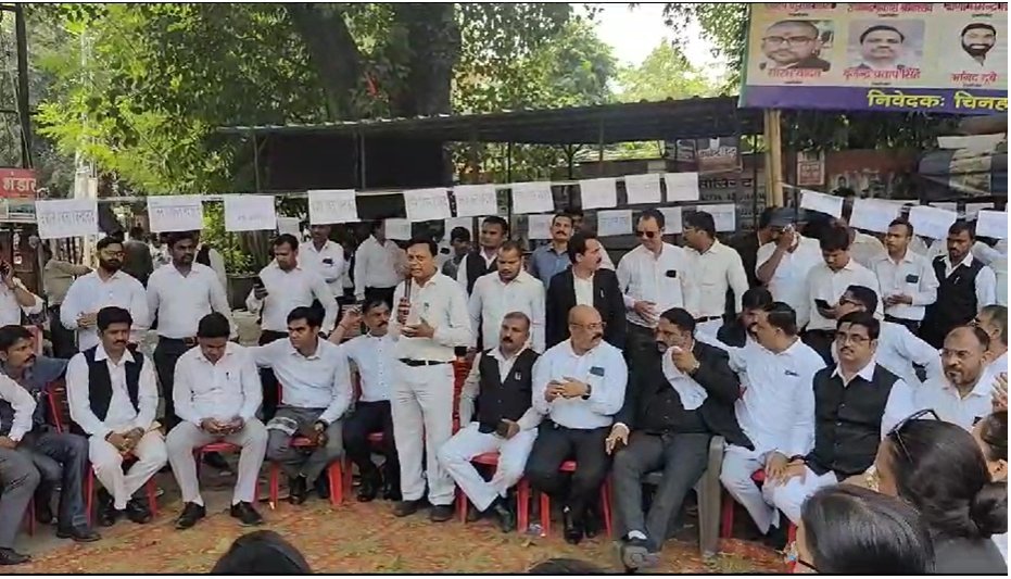 लखनऊ01सितम्बर23*हापुड़ की घटना को लेकर लखनऊ में अधिवक्ताओं ने किया प्रदर्शन। लखनऊ01सितम्बर23*हापुड़ की घटना को लेकर लखनऊ में अधिवक्ताओं ने किया प्रदर्शन।