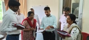 कानपुर नगर01सितम्बर23*डीएम ने अपर नगर मजिस्ट्रेट द्वितीय] चतुर्थ एवं सप्तम के कार्यालयों में चल रहे निर्वाचन कार्यों का निरीक्षण किया गया।