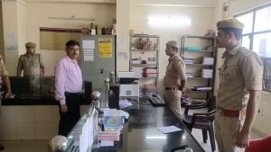 कानपुर नगर03सितम्बर23** पुलिस आयुक्त डॉ0 आर.के. स्वर्णकार कानपुर नगर द्वारा थाना बर्रा का निरीक्षण किया गया।