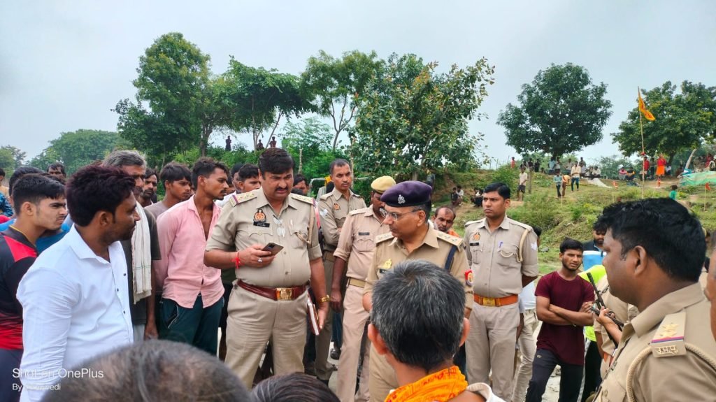 कानपुर10सितम्बर23*बिल्हौर थाना क्षेत्र के अंतर्गत नानामऊ गाव मे भाई ने भाई को कुल्हाड़ी से काटकर गंगा मे फेका