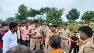 कानपुर10सितम्बर23*बिल्हौर थाना क्षेत्र के अंतर्गत नानामऊ गाव मे भाई ने भाई को कुल्हाड़ी से काटकर गंगा मे फेका