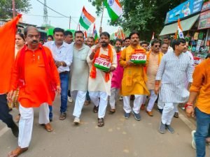 कानपुर नगर13सितम्बर23*मेरी माटी मेर देश कार्यक्रम के तहत भाजपा नेताओं के साथ कलश में मिट्टी संग्रहित की...*