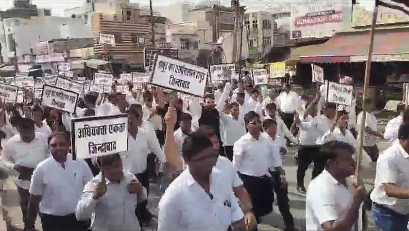 हापुड़15सितम्बर23*हापुड़ में वकीलों पर लाठीचार्ज का मामला