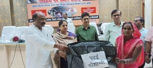 कौशाम्बी16सितम्बर23*“विश्वकर्मा श्रम सम्मान योजना” के लाभार्थियों को टूलकिट वितरित*