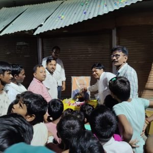 कौशाम्बी17सितम्बर23*दलित बस्ती में उपहार बांटकर मनाया प्रधानमंत्री का जन्मदिन*