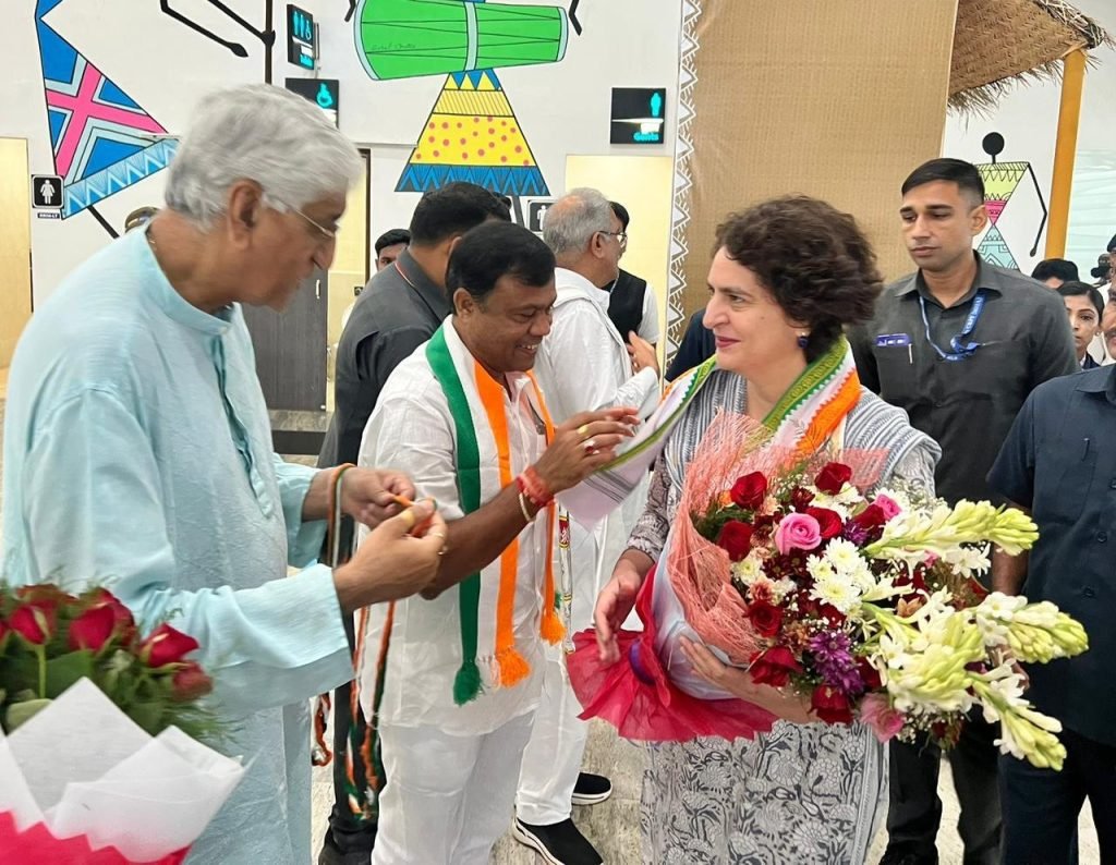 रायगढ़21सितम्बर23*रायगढ़ पहुंचने पर प्रियंका गांधी जी का किया गया भव्य स्वागत। रायगढ़21सितम्बर23*रायगढ़ पहुंचने पर प्रियंका गांधी जी का किया गया भव्य स्वागत।