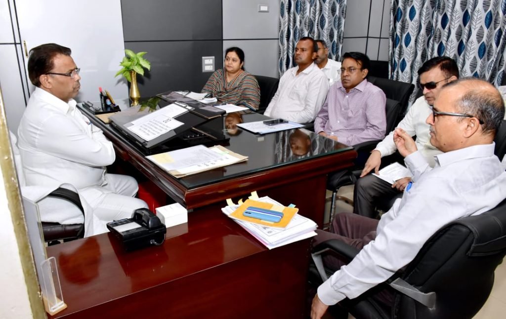 लखनऊ21सितम्बर23*मंत्री नरेंद्र कश्यप ने की विभागीय योजनाओं की समीक्षा बैठक