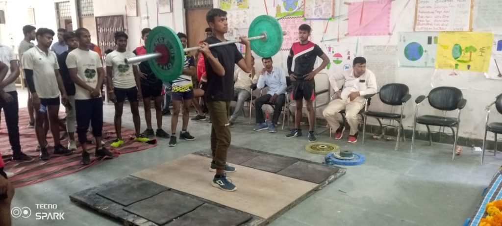 कौशाम्बी23सितम्बर23*भारोत्तोलन में पहली बार कौशाम्बी से राज्य स्तर पर जाएंगे चार छात्र छात्राएं*