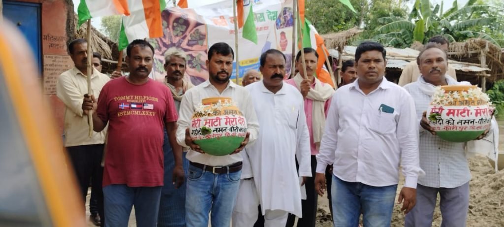 कौशाम्बी23सितम्बर23*कलश यात्रा निकालकर कोरीपुर गांव में एकत्रित किया गया अक्षत और मिट्टी*