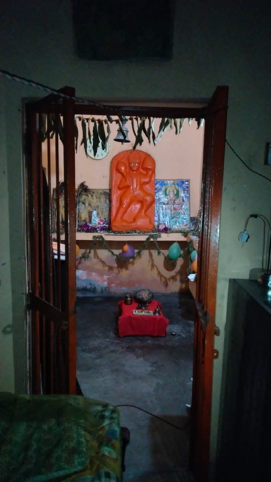 कानपुर26सितम्बर23*चार माह से बंद बजरंग बली मन्दिर का ताला तोड़ बुढ़वा मंगल के दिन श्रद्धालुओं ने की पूजा अर्चना*