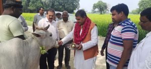 कौशाम्बी27सितम्बर23*गौसंरक्षण केंद्र में भूसा चारा उपलब्ध कराने के निर्देश दे गए सदस्य कृषक समृद्धि आयोग*