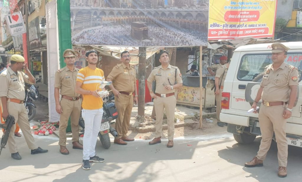कानपुर28सितम्बर23*जुलूस ए मोहम्मदी के मध्य नजर टिकुनिया पुरवा, थाना चमनगंज क्षेत्र में ड्रोन से निगरानी व सतर्कता।