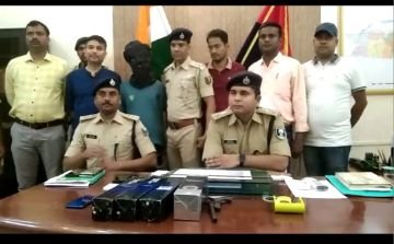 भागलपुर01सितम्बर23*बम कांड और शहर के टॉप 10 अपराधियों में रहमत कुरैशी मुख्य आरोपी को पुलिस ने हथियार के साथ किया गिरफ्तार भागलपुर01सितम्बर23*बम कांड और शहर के टॉप 10 अपराधियों में रहमत कुरैशी मुख्य आरोपी को पुलिस ने हथियार के साथ किया गिरफ्तार