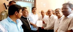 रायबरेली4सितम्बर2023*अधिवक्ताओं ने विभिन्न मांगों को लेकर एसडीएम लालगंज को सौंपा ज्ञापन*