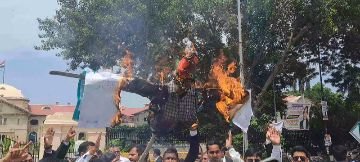 इलाहाबाद04सितम्बर23*हाईकोर्ट के अधिवक्ताओ ने पुलिस प्रशासन व यूपी के डीजीपी का पुतला दहन कर विरोध प्रदर्शन किया। इलाहाबाद04सितम्बर23*हाईकोर्ट के अधिवक्ताओ ने पुलिस प्रशासन व यूपी के डीजीपी का पुतला दहन कर विरोध प्रदर्शन किया।