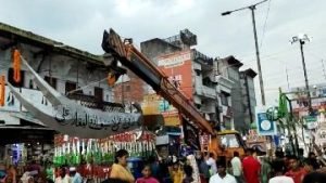 बस्ती07सितम्बर23*चहल्लुम जुलूस के दौरान मुस्लिम समुदाय के लोग बैठे धरने पर।