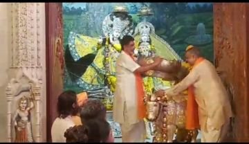 मथुरा07सितम्बर23*श्री कृष्ण जन्मस्थान पर ढोल नगाड़ों के साथ भजन कीर्तन करते हुए मनाया जा रहा कृष्ण जन्म।