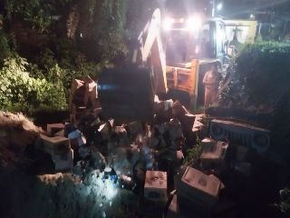 भागलपुर08सितम्बर23*जिलाधिकारी के आदेश अनुसार 5076 लीटर शराब को नवगछिया थाने में किया गया विनस्ट*