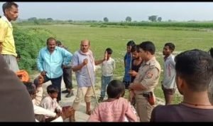 औरैया13सितम्बर23*जानवर लेकर गया व्यक्ति लापता नदी किनारे मिले कपड़े