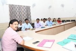 कानपुर नगर14सितम्बर23*प्रमुख सचिव एवं निदेशक ने मण्डलीय व जनपदीय अधिकारियों के साथ सर्किट हाउस में की बैठक।