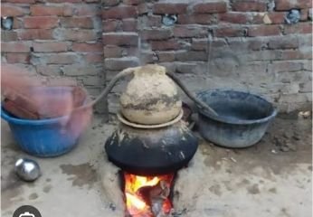 रायबरेली15सितम्बर23* गांवों में कुटीर उद्योग की भांति धधक रही शराब की भट्ठिया जिम्मेदार मौन रायबरेली15सितम्बर23* गांवों में कुटीर उद्योग की भांति धधक रही शराब की भट्ठिया जिम्मेदार मौन