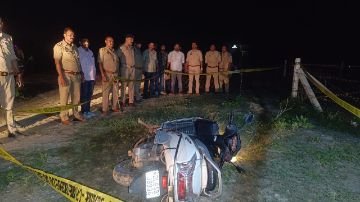 मथुरा15सितम्बर23*थाना वृंदावन पुलिस व एसओजी की टीम की बदमाश से हुई मुठभेड़ मथुरा15सितम्बर23*थाना वृंदावन पुलिस व एसओजी की टीम की बदमाश से हुई मुठभेड़