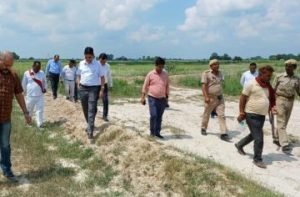 कौशाम्बी18सितम्बर23*मुख्य विकास अधिकारी ने किया ससुर खदेरी नदी का निरीक्षण*