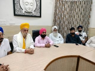 कानपुर19सितम्बर23*मा0 सदस्य उ0प्र0 अल्पसंख्यक आयोग सरदार परविन्दर सिंह द्वारा सर्किट हाउस के सभागार में प्रेसवार्ता की गयी।