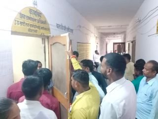 कौशाम्बी20सितम्बर23*दोना पत्तल मशीन लगाने के लिए इंटरव्यू में उमड़े अभ्यर्थी*