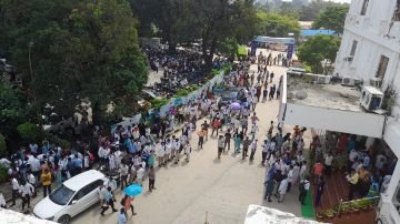 कानपुर नगर20सितम्बर23*मंधना कानपुर के रामा यूनिवर्सिटी में लगी भयंकर आग अफरा तफरी मची*👇