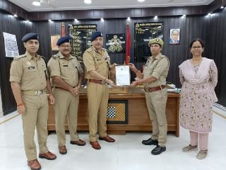 कौशाम्बी23सितम्बर23*डीजीपी उत्तर प्रदेश ने महिला आरक्षी गुड्डी सिंह को प्रशस्ति पत्र से किया सम्मानित*