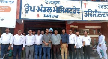 पंजाब 28 सितम्बर 2023* बार एसोसिएशन अबोहर ने तहसीलदार व एसडीएम का किया बायकाट