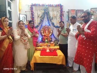 कानपुर नगर29सितम्बर23*पनकी स्थिति कांशीराम कालोनी में रेशमा बेगम ने सजाया गणपति बप्पा का दरबार। कानपुर नगर29सितम्बर23*पनकी स्थिति कांशीराम कालोनी में रेशमा बेगम ने सजाया गणपति बप्पा का दरबार।