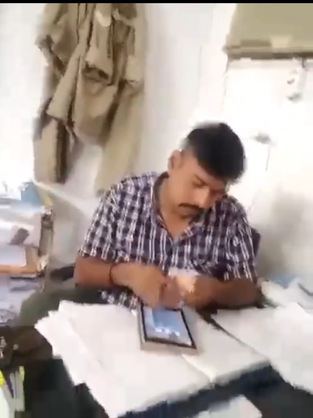 गाज़ियाबाद17सितम्बर23*रिश्वत लेने वाले हेड कांस्टेबल को किया गया सस्पेंड, हुआ मुकदमा दर्ज -