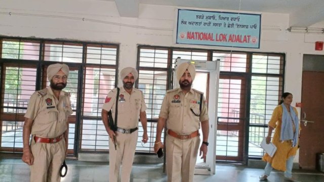 पंजाब 30 अक्टूबर 2023* कोर्ट कंपलैक्स में डीएसपी अवतार सिंह ने सुरक्षा प्रबंध का किया निरीक्षण