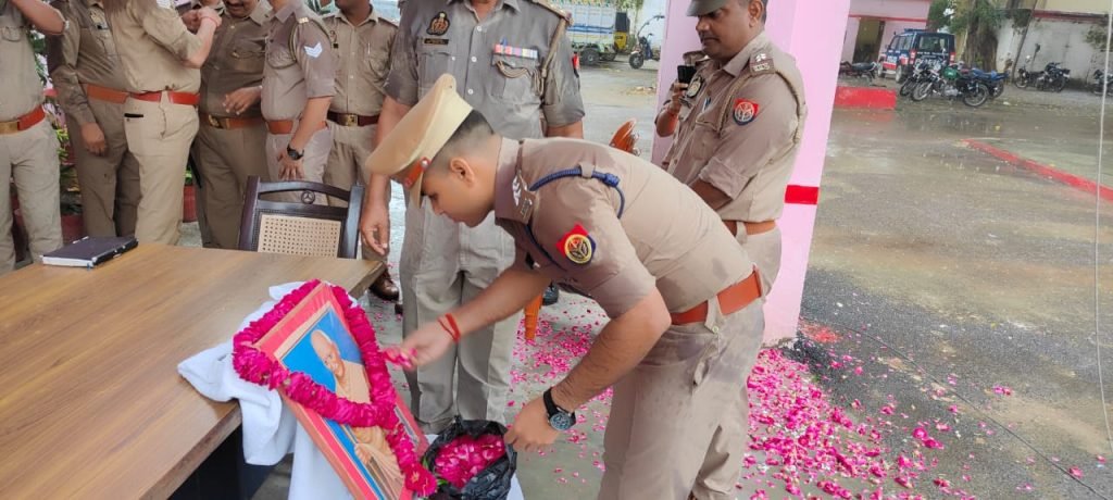 कौशाम्बी2अक्टूबर23*गांधी जी के साथ लाल बहादुर के जन्मदिन को भूले सीओ सिराथू* कौशाम्बी2अक्टूबर23*गांधी जी के साथ लाल बहादुर के जन्मदिन को भूले सीओ सिराथू*